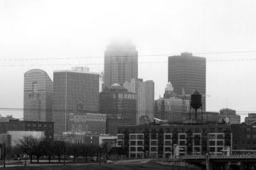 A black and white photo of a foggy Des Moines skyline.